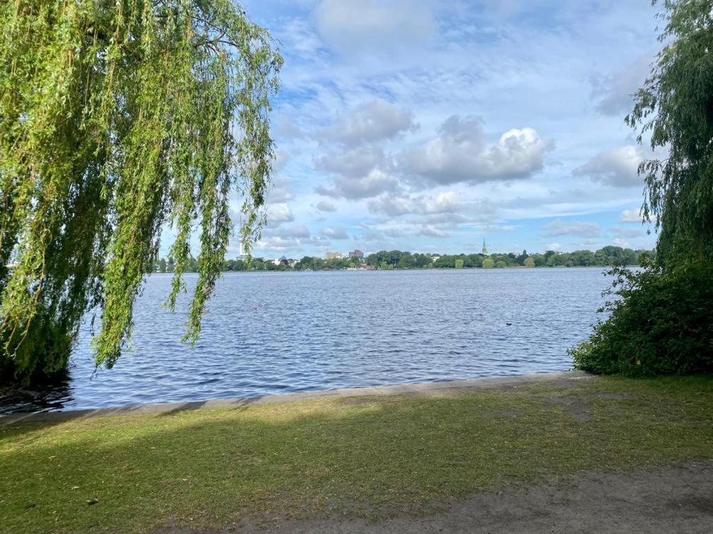 Alster Hamburg - Saniertes Und Mobliertes Apartment Mit Bad Und Kuche Zewnętrze zdjęcie